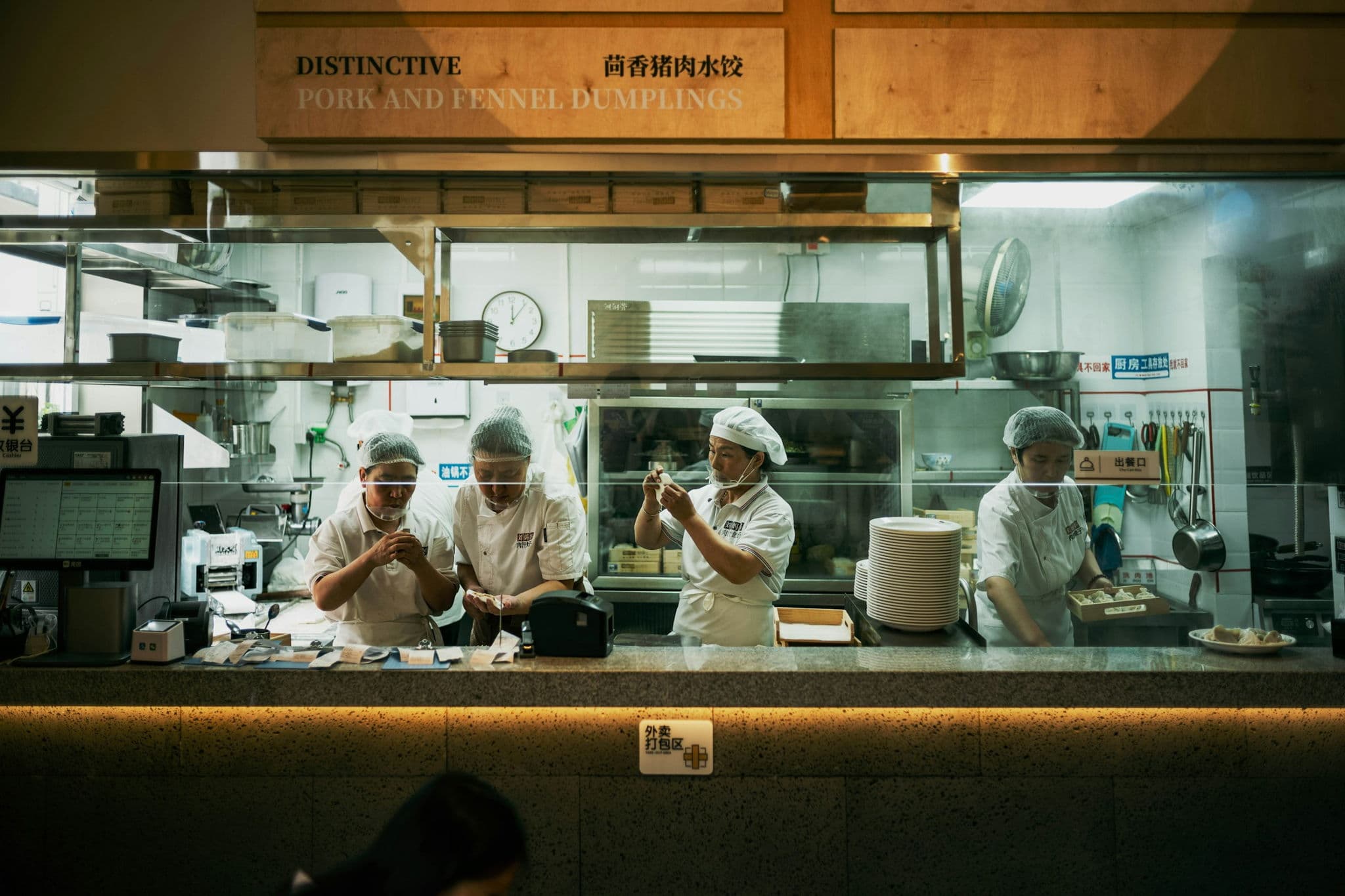 How Restaurants Use AI: 9 Practical Ways in 2026